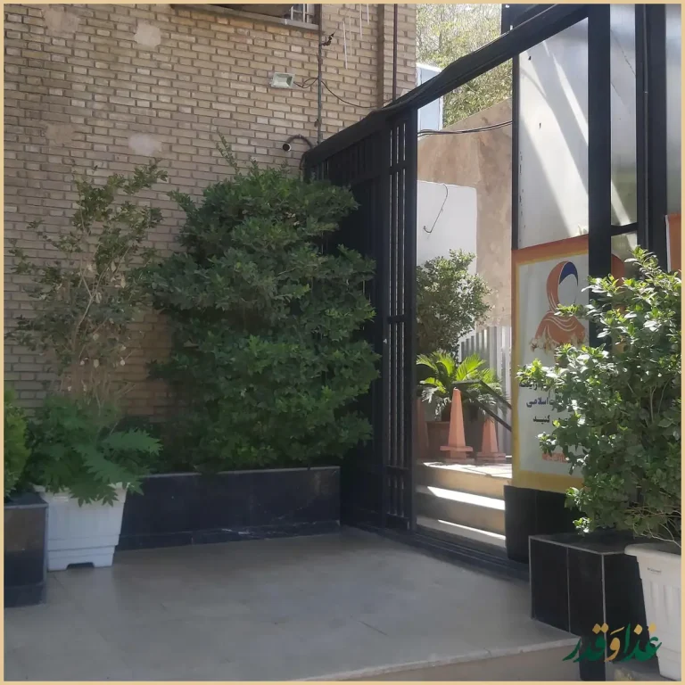 کافه رستوران رزگاردن اصفهان