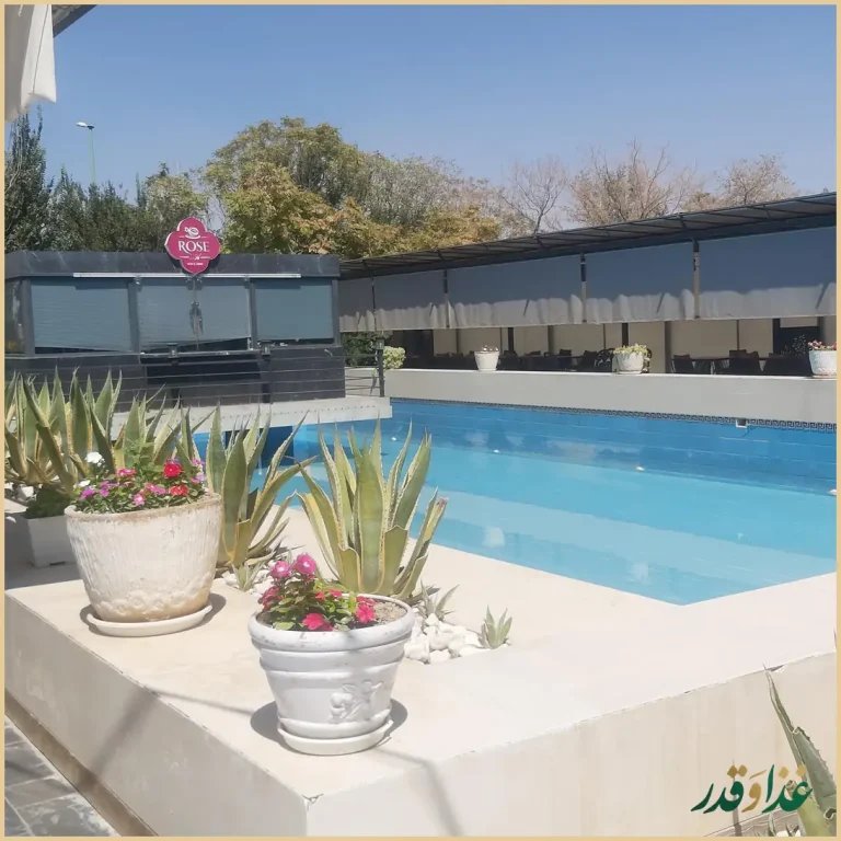 کافه رستوران رزگاردن اصفهان