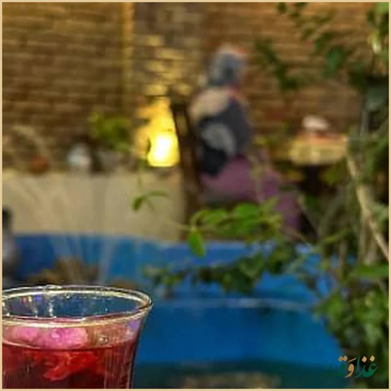 کافه رستوران سنتی خونه آقا بزرگ