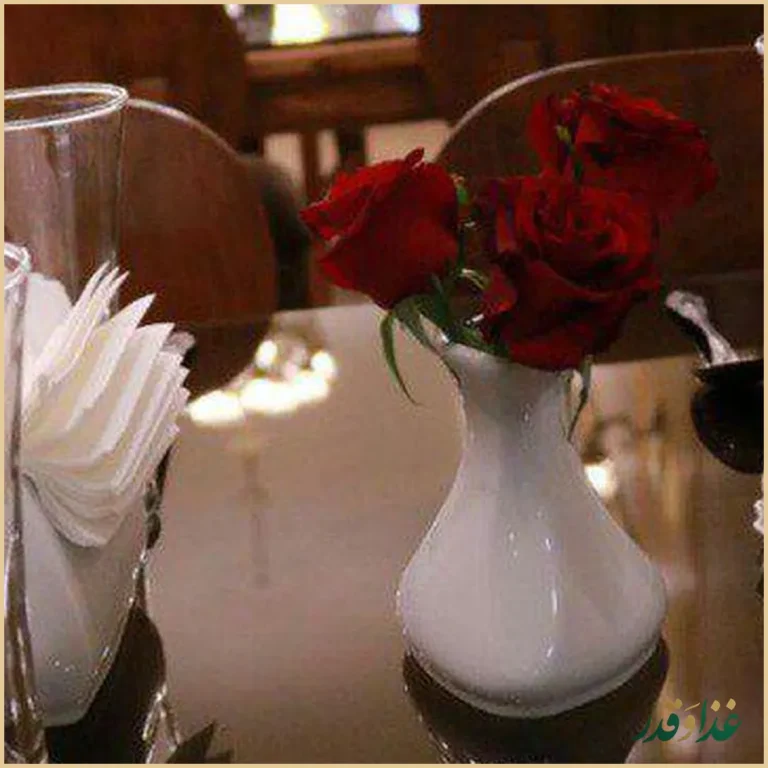 رستوران و غذای بیرون بر موعود