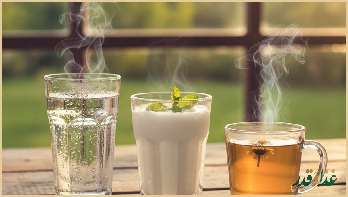 لیوان های آب، دوغ و دمنوش روی میز سحری