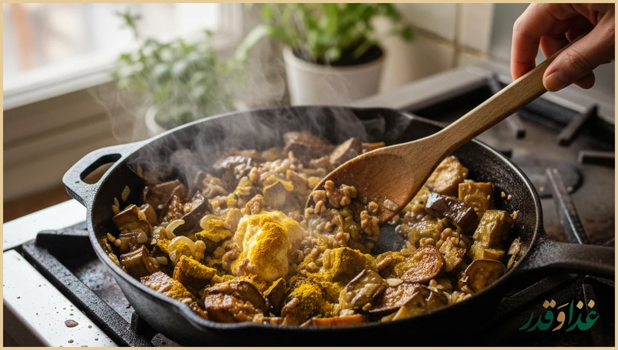 تفت دادن بادمجان با پیاز و سیر